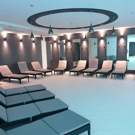 Hanza Tower Apartment-basen