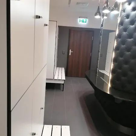 Hanza Tower Apartment-basen Apartament