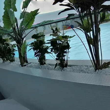 Hanza Tower Apartment-basen