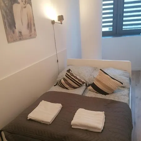 Hanza Tower Apartment-basen 슈체친