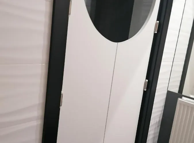 Hanza Tower Apartment-basen *