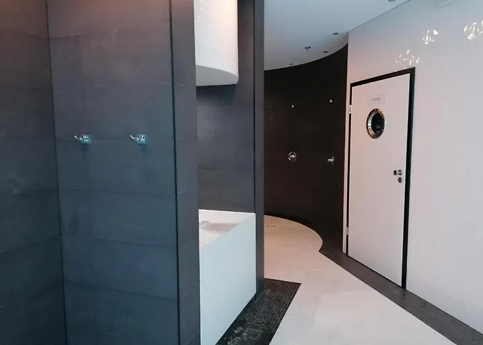 Hanza Tower Apartment-basen 슈체친