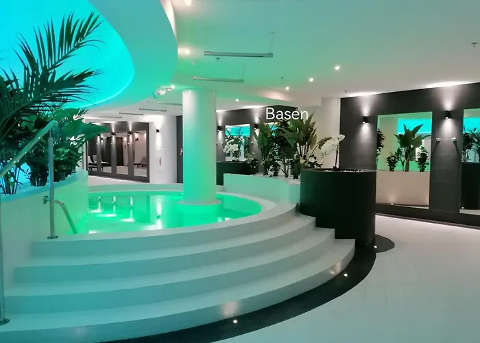 Hanza Tower Apartment-basen 아파트 *