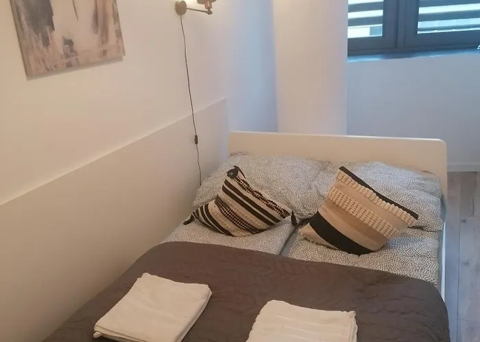 Hanza Tower Apartment-basen 슈체친